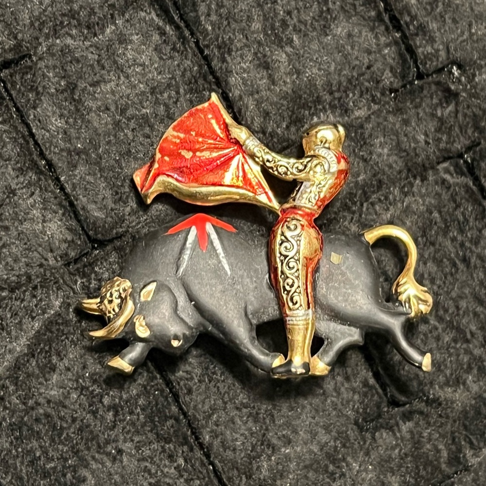Bull fighting enamel and gold toned vintage brooch made in Spain